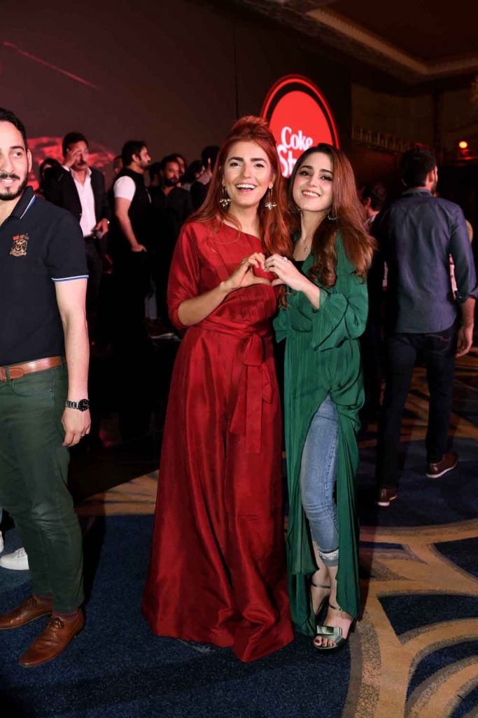 Momina Mustehsan and Aima Baig (2)
