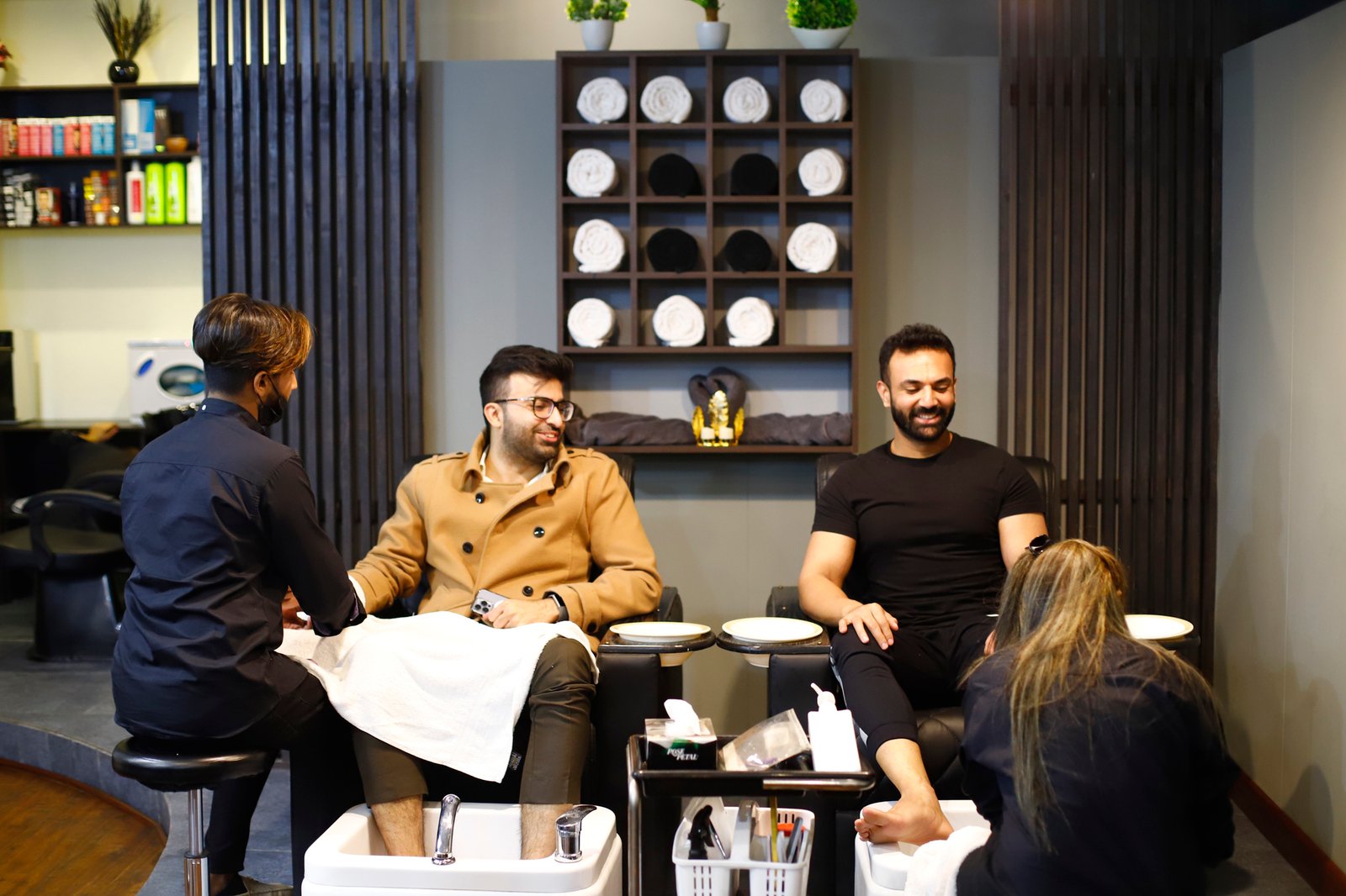 men's saloon 