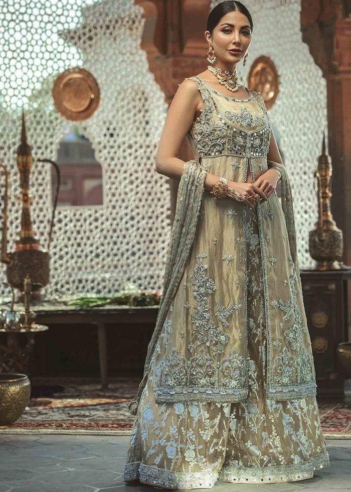Nikkah Bridal makeup and beautiful Nikkah Dress | Pakistani bridal dresses, Pakistani  bridal hairstyles, Pakistani wedding outfits
