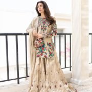 Mahira Khan’s Looks For Her Movie Promotions Went From Dreamy To Elegant!