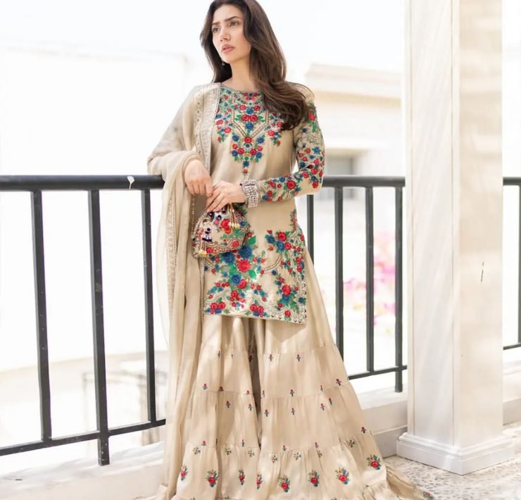 Mahira Khan’s Looks For Her Movie Promotions Went From Dreamy To Elegant!