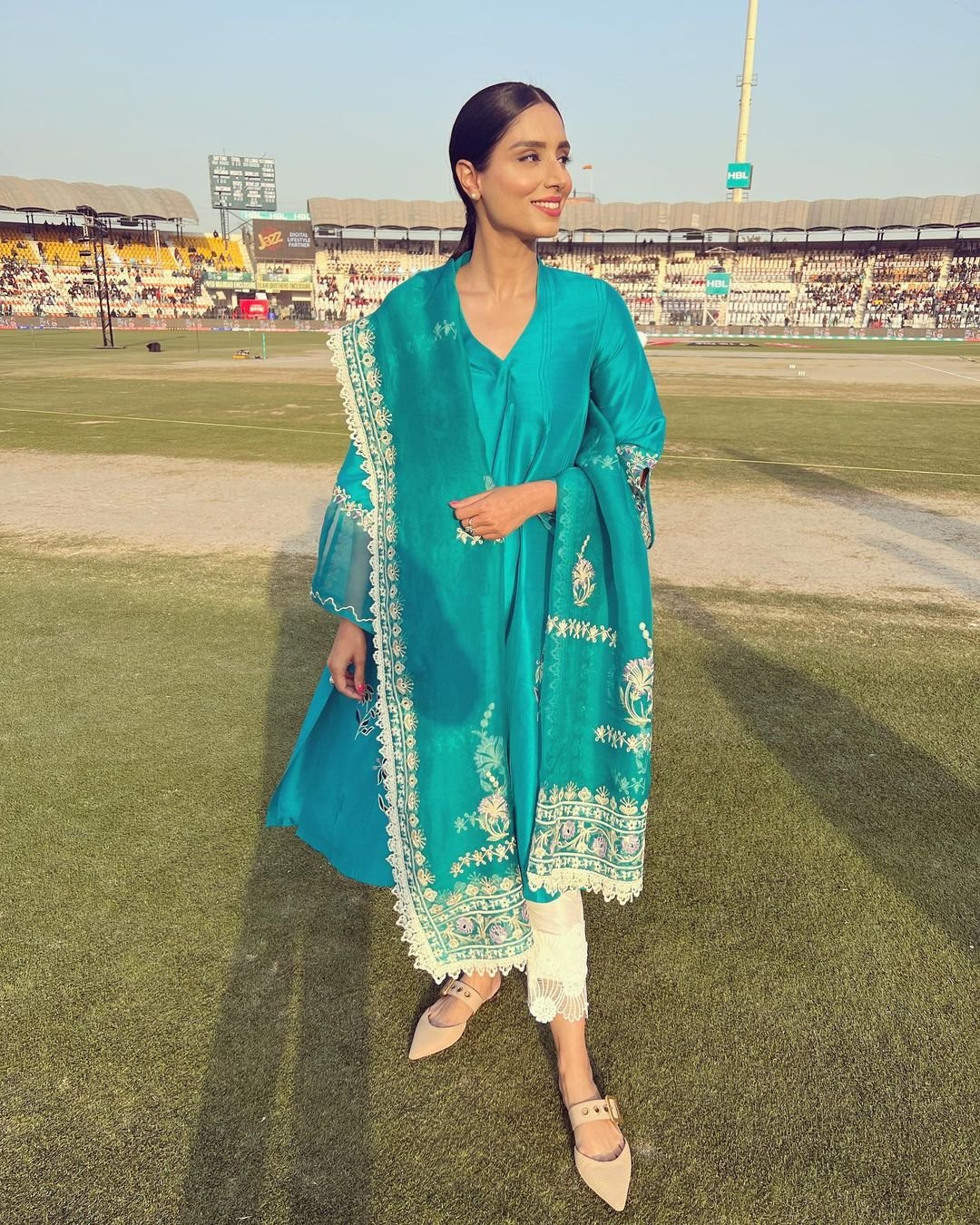 Zainab Abbas s PSL8 Looks Leave Us In Awe Of Her Style 
