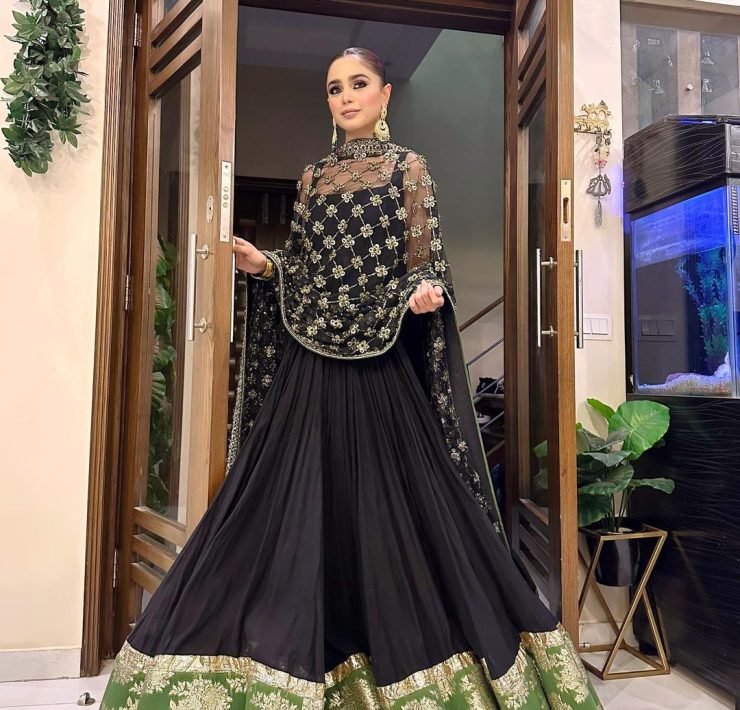 aima baig all black look