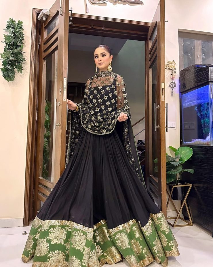 aima baig all black look